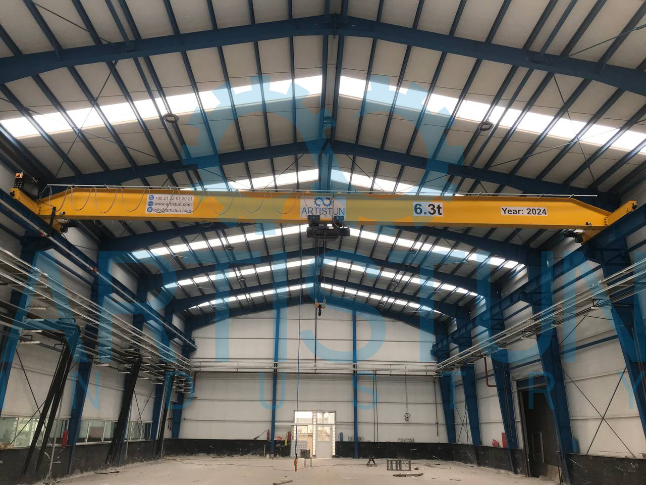 Bridge girder and end carriages of the single girder overhead crane