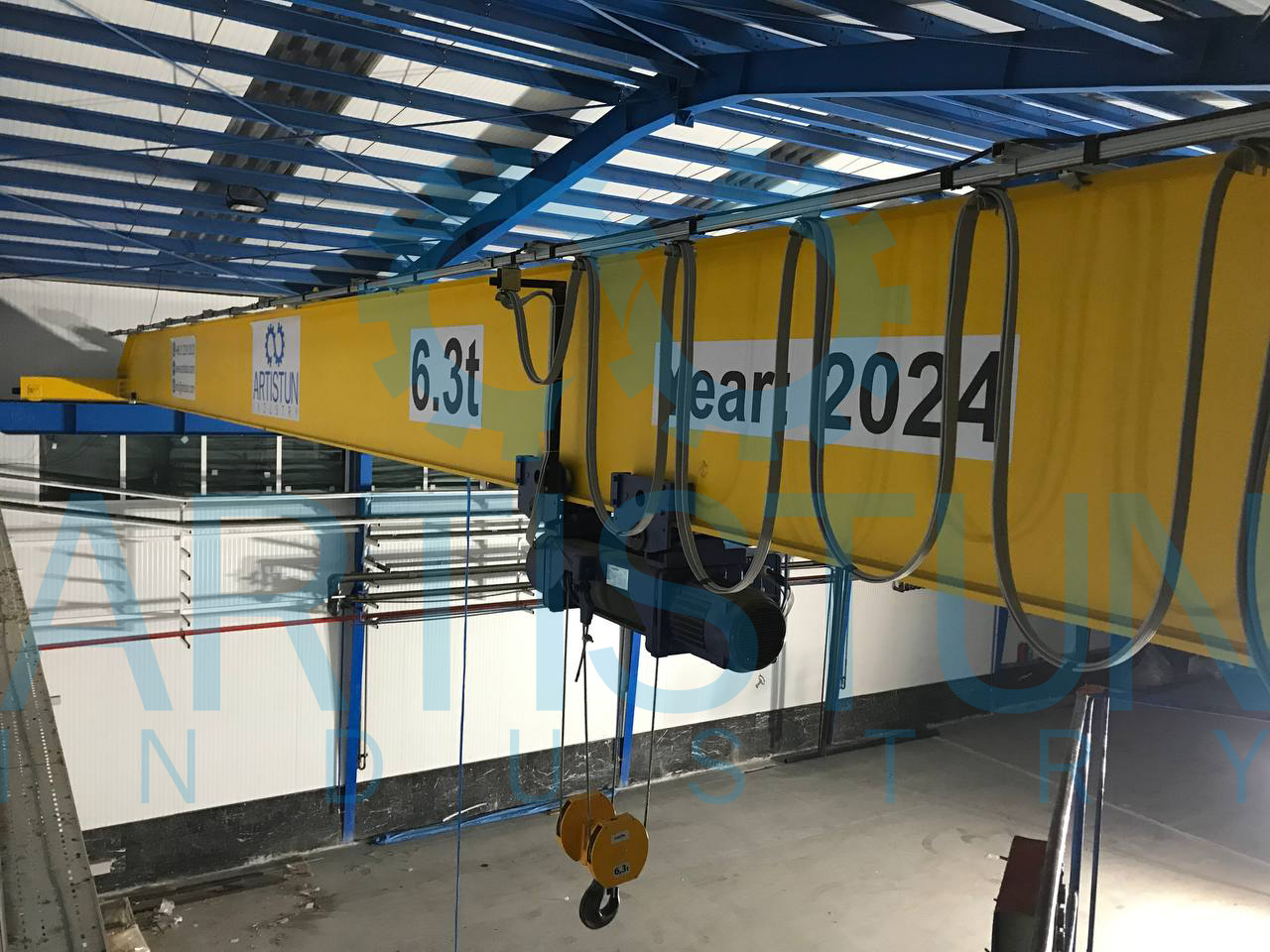 Pendant control and radio remote control of the overhead crane