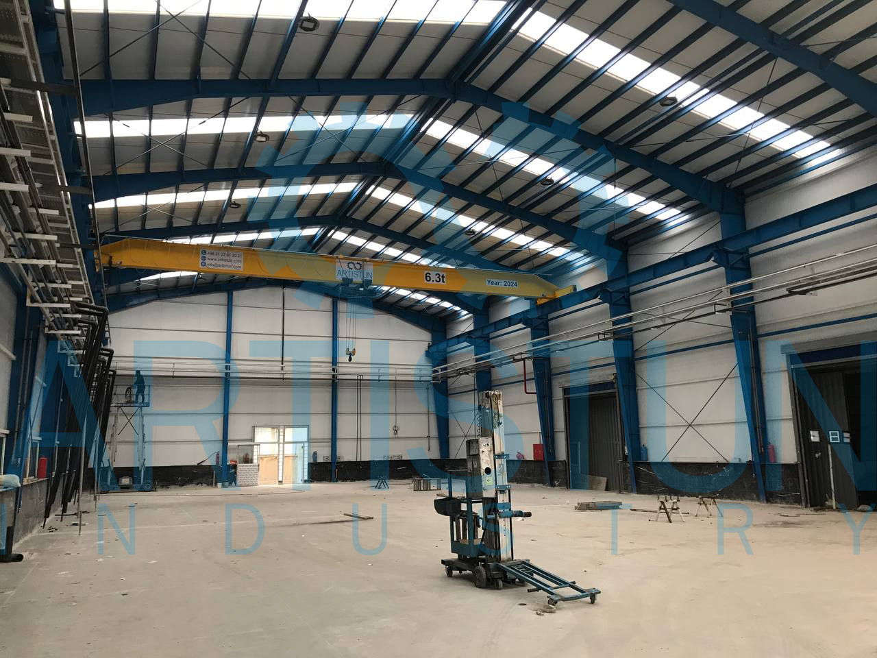 Hook block and safety components of the single girder overhead crane