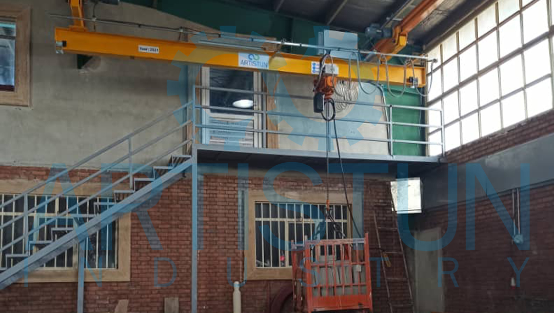 Hook block and safety equipment of AOSC suspension crane